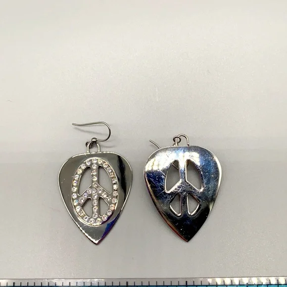 Fun stainless steel heart shaped peace earrings with clear crystals 💜 - Picture 5 of 5